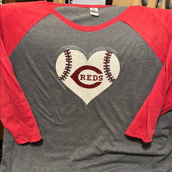 Cincinnati Reds Heart Baseball Tee‎ - Picture 2 of 2